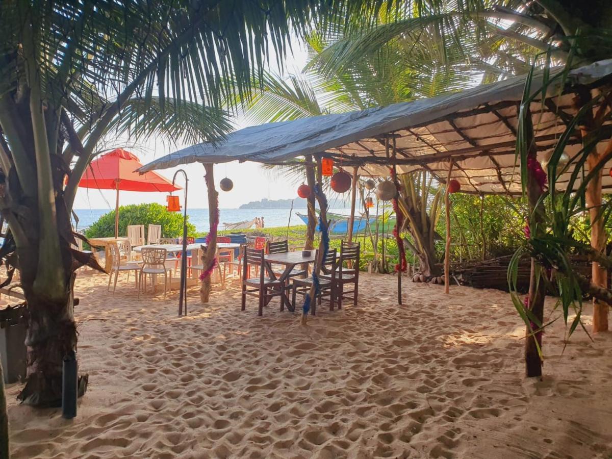 Blue Horizon Beach Hotel Тангалла Экстерьер фото