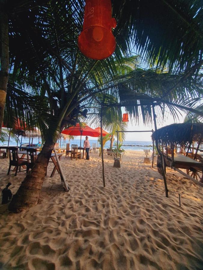 Blue Horizon Beach Hotel Тангалла Экстерьер фото