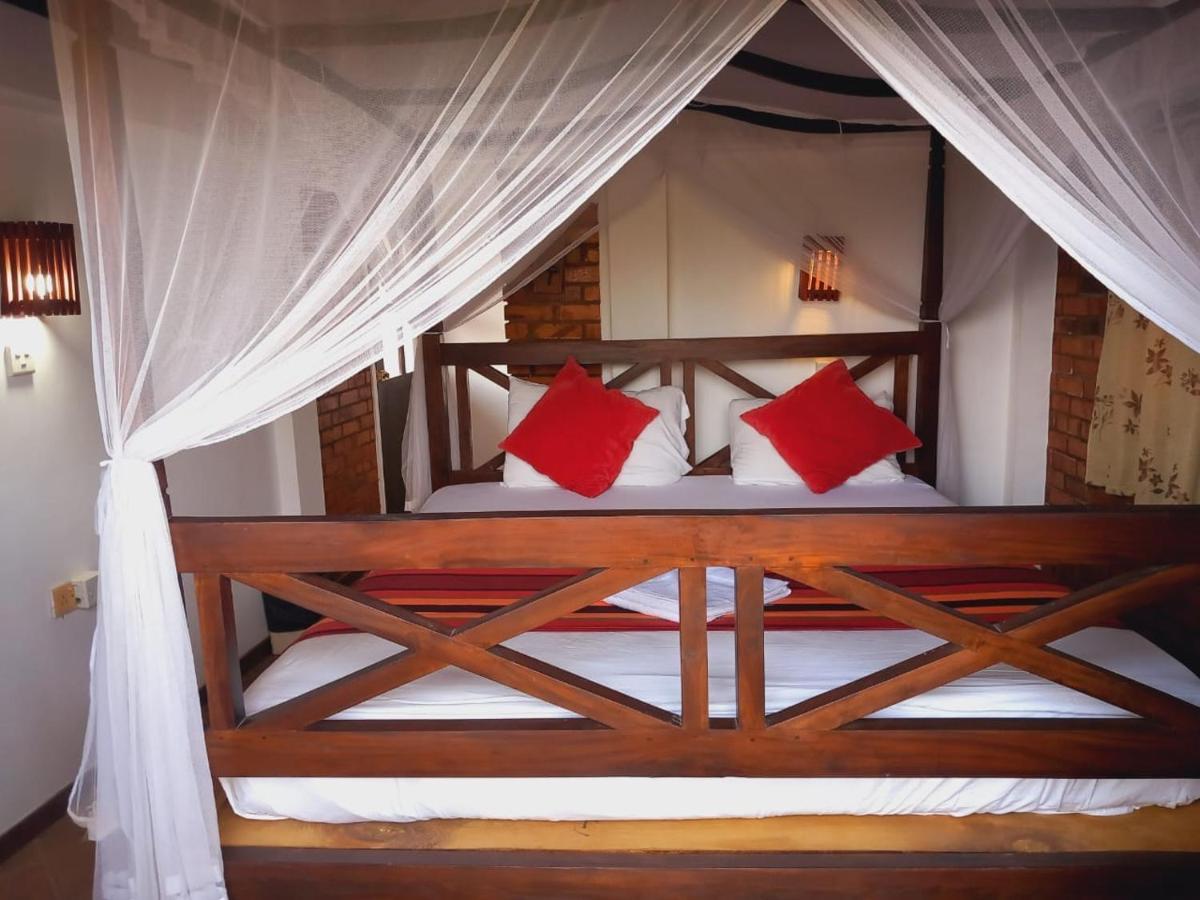 Blue Horizon Beach Hotel Тангалла Экстерьер фото
